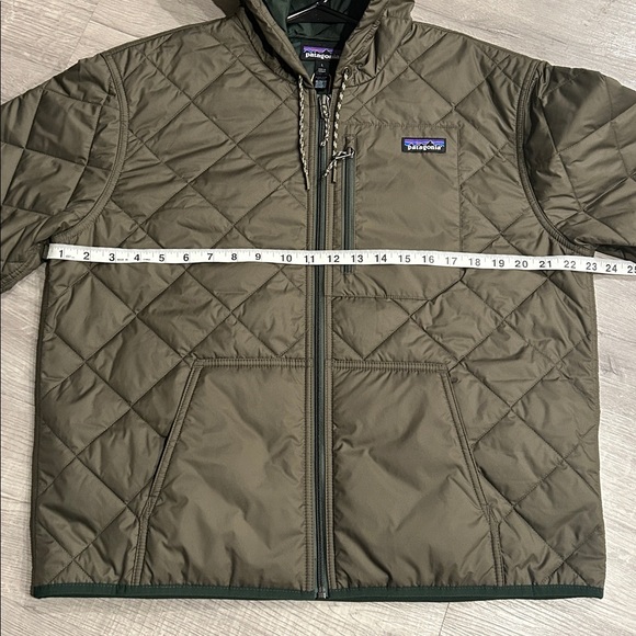 PATAGONIA | Women's Diamond Quilted Bomber Hoody - Picture 9 of 12